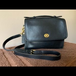 Classic Coach Court Crossbody bag